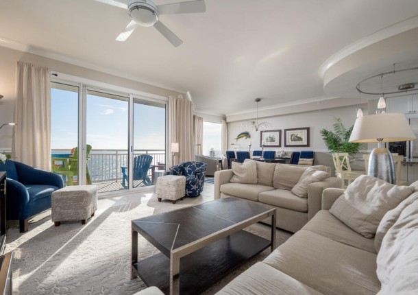 gateway1509cr-16-living-area.jpg