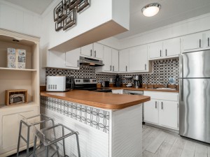 condesa302-13-kitchen.jpg
