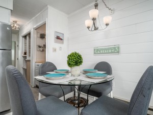 condesa302-14-dining.jpg