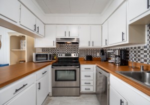 condesa302-8-kitchen.jpg