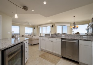 gateway213-12-kitchen.jpg