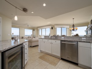 gateway213-12-kitchen.jpg
