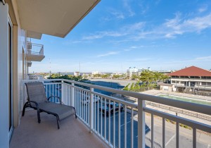 gateway213-6-balcony.jpg