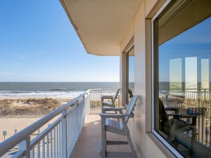 gateway213-7-balcony.jpg