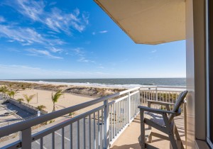 gateway213-8-balcony.jpg