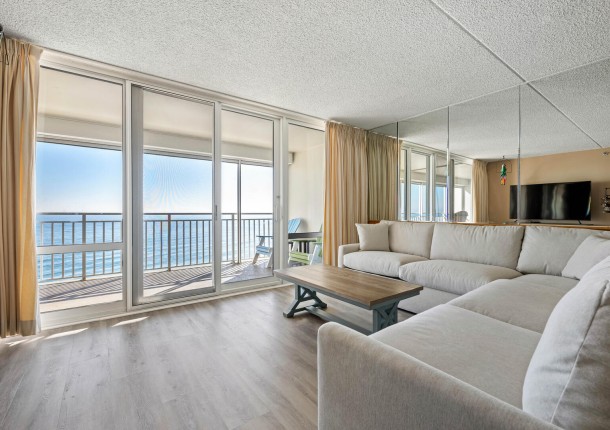 carousel1411-9-living-area.jpg