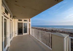 beachhouse101-1-balcony.jpg