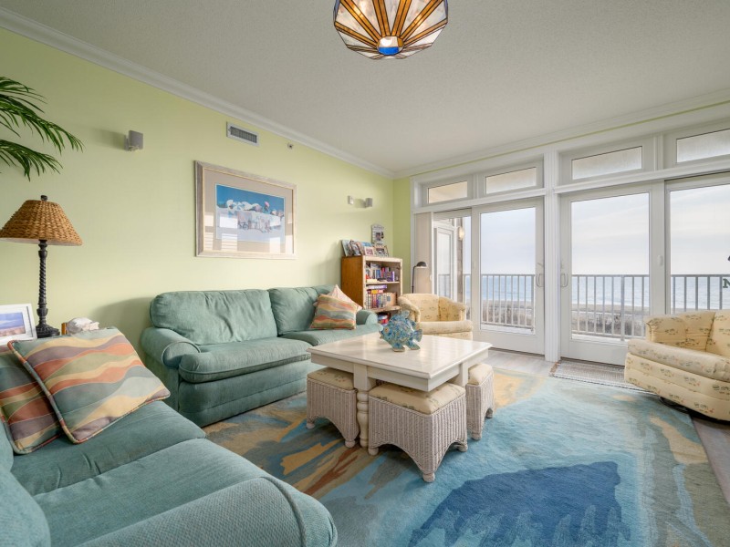 beachhouse101-14-living-area.jpg