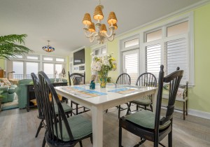 beachhouse101-15-dining-area.jpg