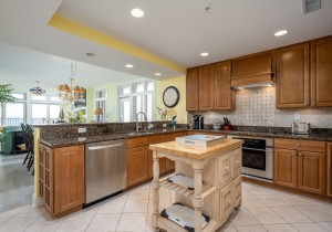 beachhouse101-16-open-floor-plan-kitchen.jpg