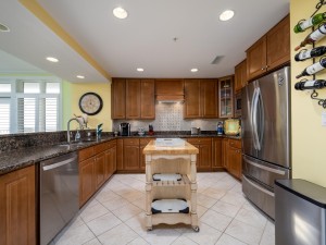 beachhouse101-17-kitchen.jpg