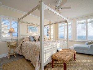 beachhouse101-21-primary-bedroom.jpg