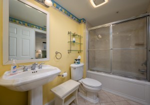 beachhouse101-29-bath-3.jpg