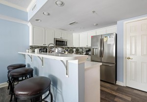 casadelmar103-10-kitchen.jpg
