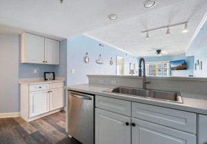 casadelmar103-9-kitchen.jpg