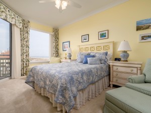 gateway214-15-primary-bedroom.jpg