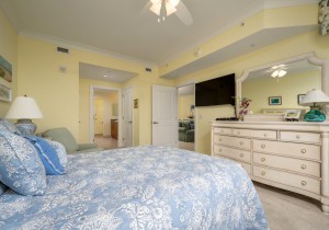 gateway214-16-primary-bedroom.jpg