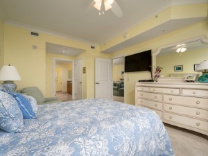 gateway214-16-primary-bedroom.jpg