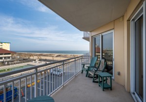 gateway214-2-balcony.jpg