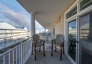 seasideretreat401-17-balcony.jpg