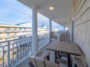 seasideretreat401-18-balcony.jpg
