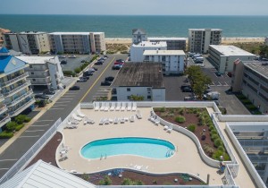 seasideretreat406-32-rooftop-pool.jpg