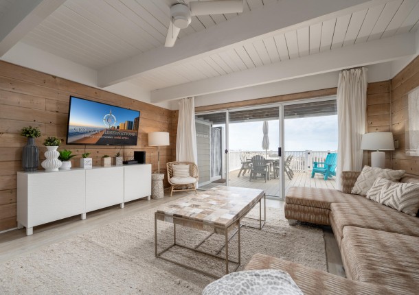 beachwalk7-18-living-area.jpg