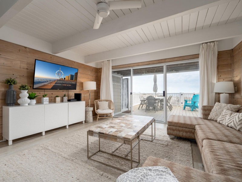 beachwalk7-18-living-area.jpg