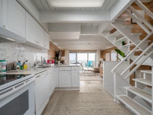 beachwalk7-19-kitchen.jpg