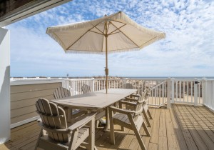 beachwalk7-4-lower-deck.jpg