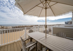 beachwalk7-7-lower-deck.jpg