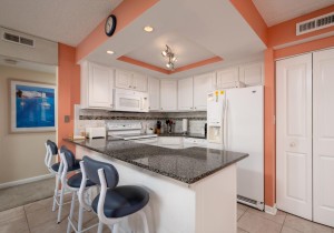 goldensands518-14-kitchen.jpg