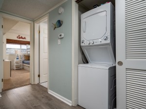 tiffaniebythesea318d-14-laundry.jpg