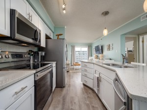 tiffaniebythesea318d-8-kitchen.jpg
