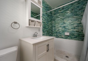 10-gwendo10-24-prim-bath.jpg