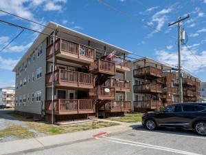 21-gwendo10-1-exterior-street.jpg