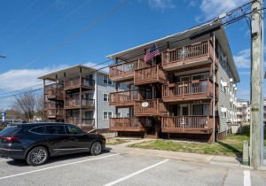 23-gwendo10-3-exterior-street.jpg