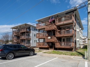 23-gwendo10-3-exterior-street.jpg