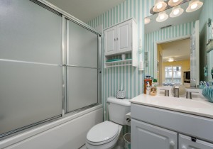 ihh133h-18-primary-bath.jpg