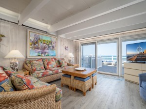 whitesandsvillage17-20-living-area.jpg