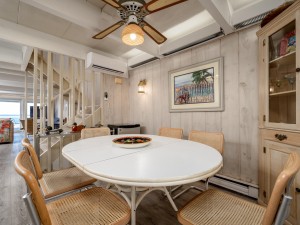 whitesandsvillage17-24-dining.jpg