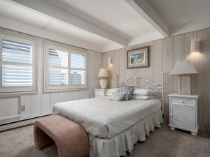 whitesandsvillage17-25-lower-bedroom.jpg