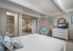 whitesandsvillage17-26-lower-bedroom.jpg