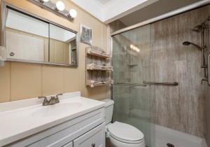 whitesandsvillage17-27-lower-bath.jpg