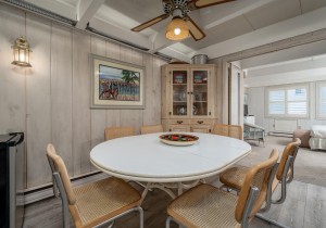 whitesandsvillage17-28-dining.jpg