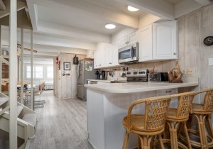 whitesandsvillage17-29-kitchen.jpg
