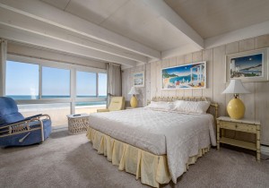 whitesandsvillage17-31-primary-bedroom-upper-floor.jpg