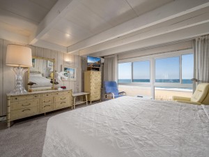 whitesandsvillage17-32-primary-bedroom.jpg