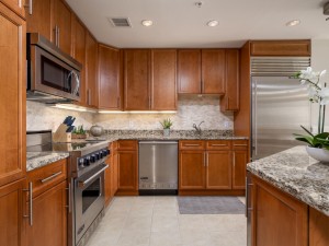 gateway1707-10-kitchen.jpg
