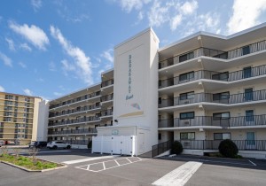 breakaway107-10-exterior-street-side.jpg